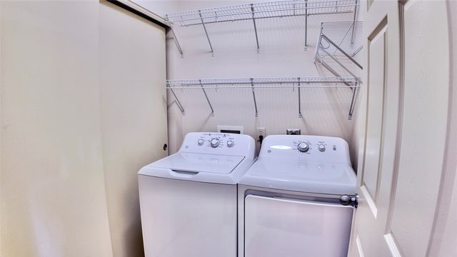 10325 Providence Drive 104, Johnston, IA 50131