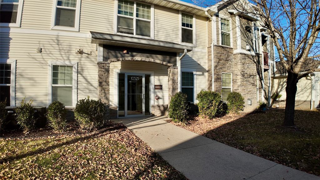 10325 Providence Drive 104, Johnston, IA 50131