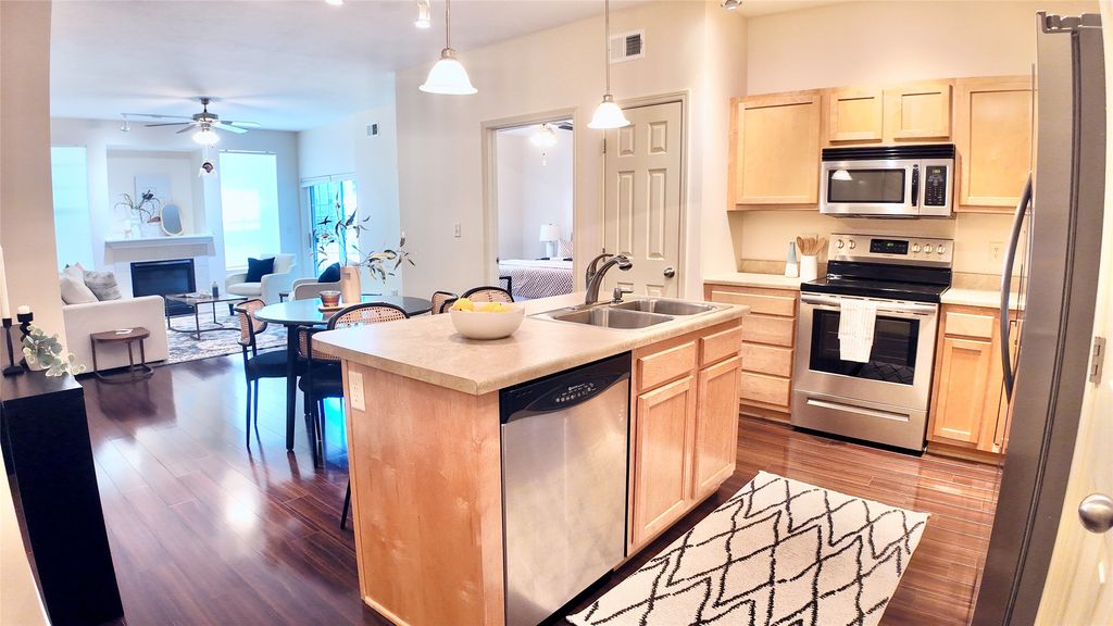 10325 Providence Drive 104, Johnston, IA 50131