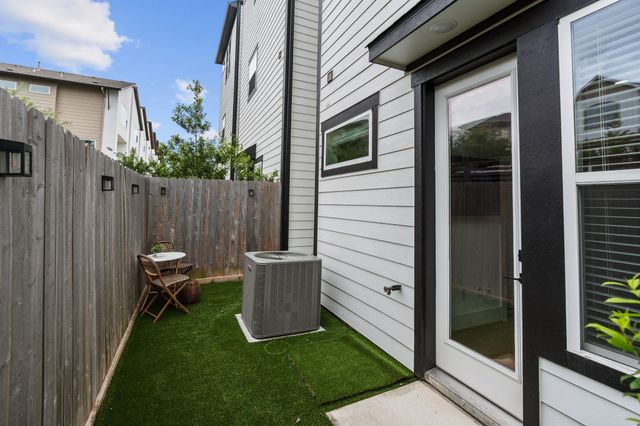 857 Fisher Street F, Houston, TX 77018