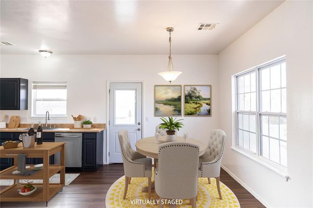 915 E Perkins Avenue, Guthrie, OK 73044
