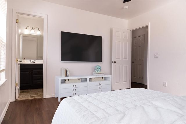 915 E Perkins Avenue, Guthrie, OK 73044