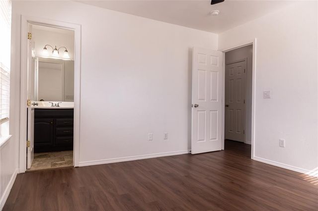 915 E Perkins Avenue, Guthrie, OK 73044