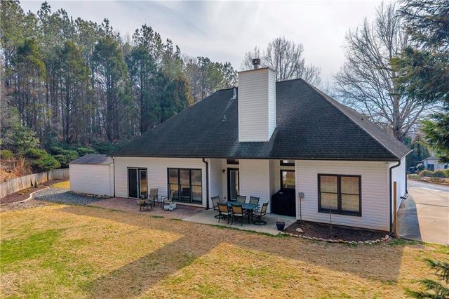 5169 Artesian Spring Drive, Flowery Branch, GA 30542