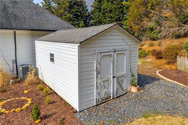 5169 Artesian Spring Drive, Flowery Branch, GA 30542