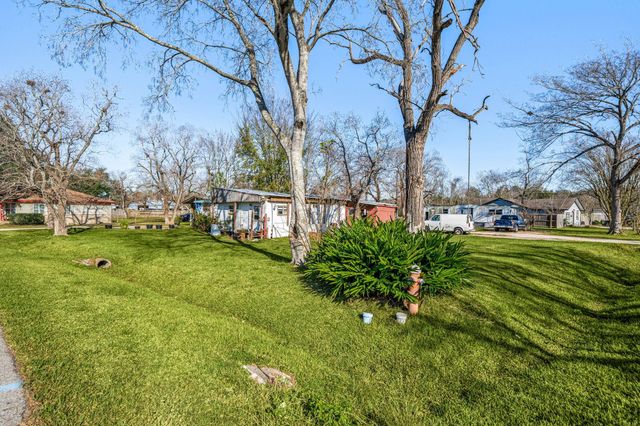 9405 and 9407 Montgomery Lane, La Porte, TX 77571