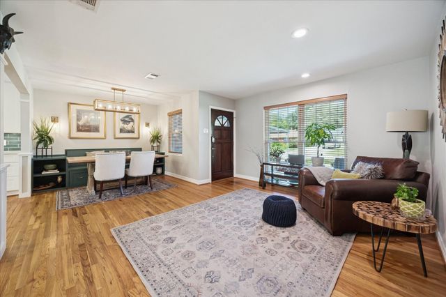 2211 Libbey Drive, Houston, TX 77018