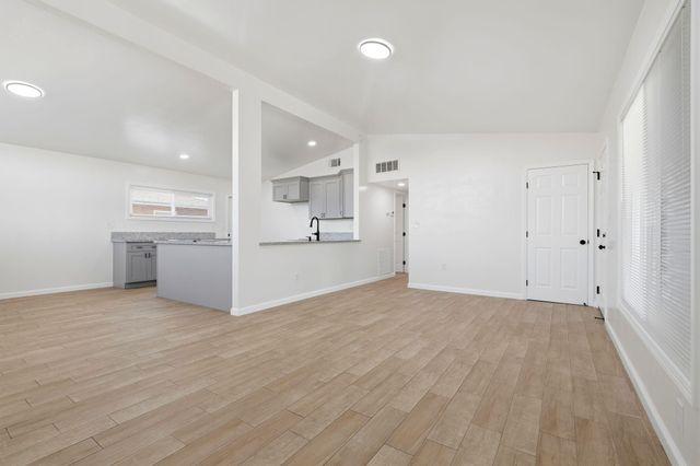 1807 S Bardo Street, Visalia, CA 93277