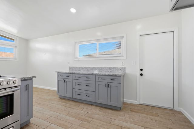 1807 S Bardo Street, Visalia, CA 93277