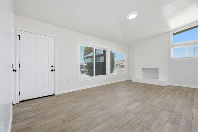 1807 S Bardo Street, Visalia, CA 93277