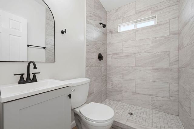 1807 S Bardo Street, Visalia, CA 93277