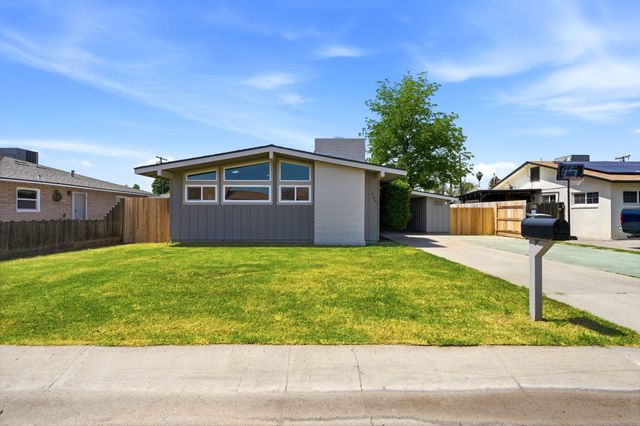 1807 S Bardo Street, Visalia, CA 93277