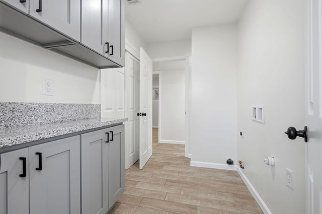 1807 S Bardo Street, Visalia, CA 93277