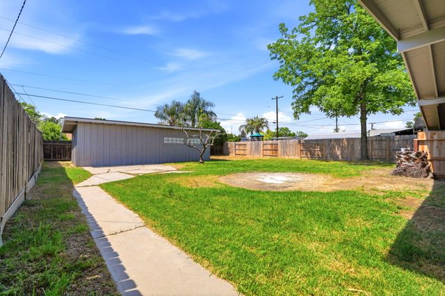 1807 S Bardo Street, Visalia, CA 93277