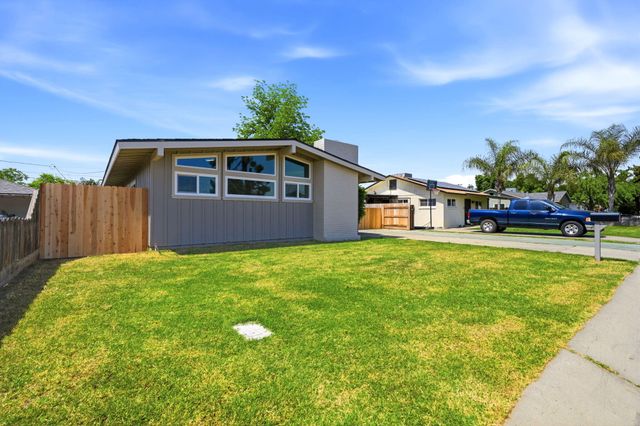 1807 S Bardo Street, Visalia, CA 93277