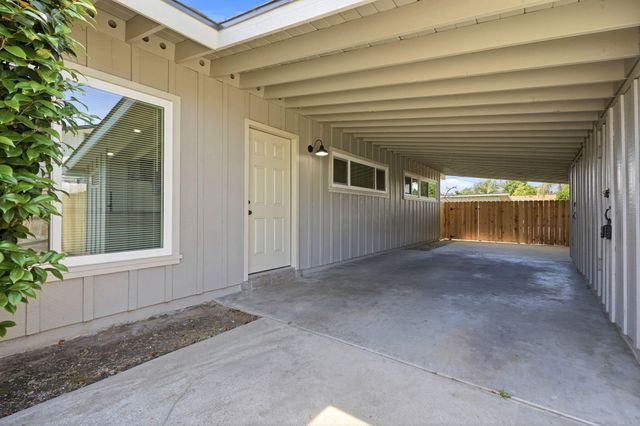 1807 S Bardo Street, Visalia, CA 93277