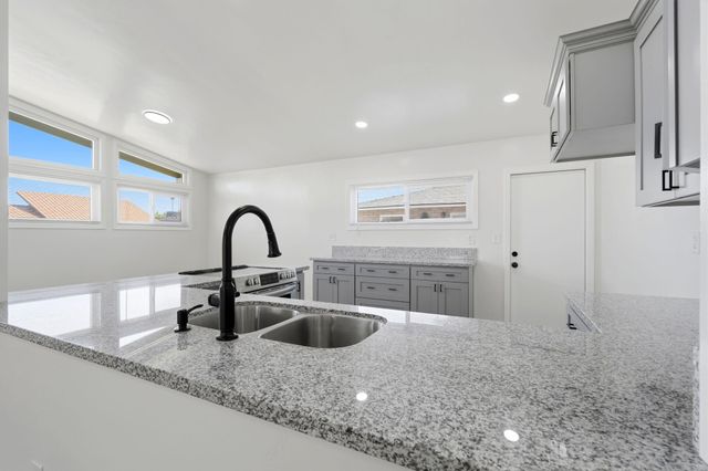 1807 S Bardo Street, Visalia, CA 93277