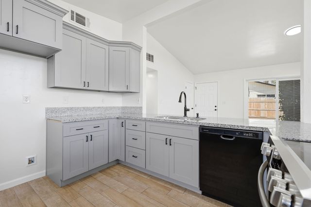 1807 S Bardo Street, Visalia, CA 93277