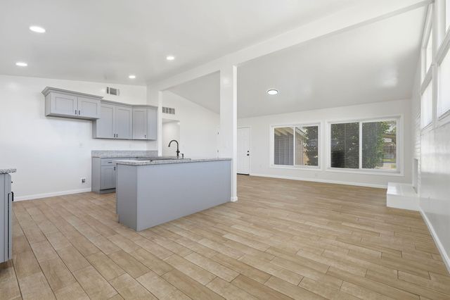 1807 S Bardo Street, Visalia, CA 93277