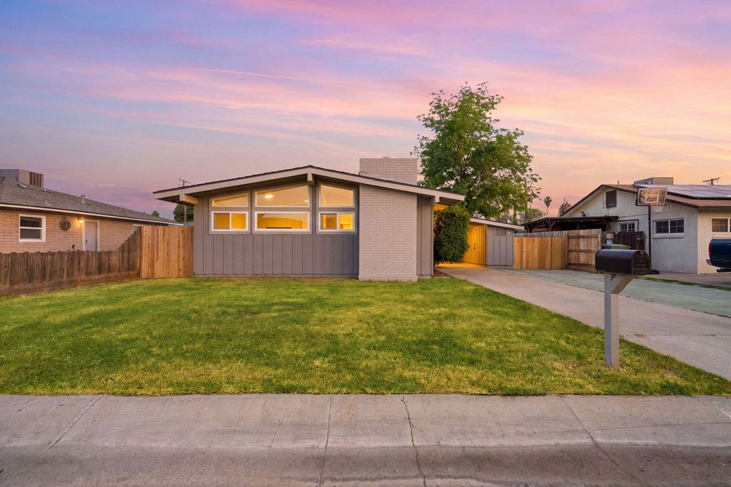 1807 S Bardo Street, Visalia, CA 93277