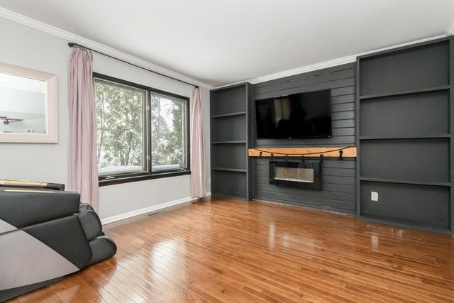 4818 S 19th STREET, Milwaukee, WI 53221