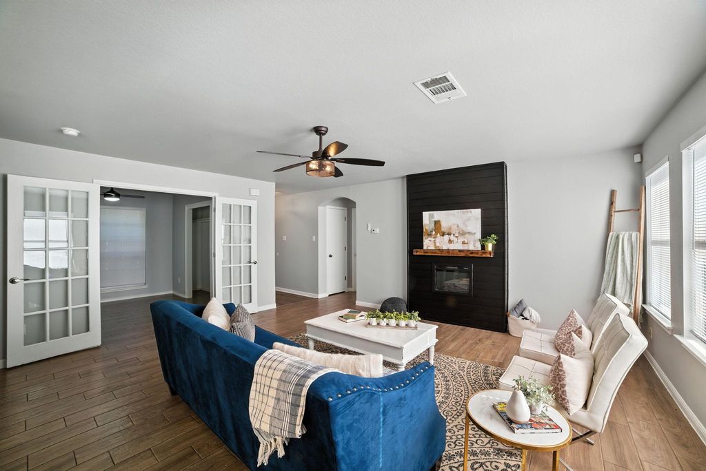 1107 Blewett DR, Hutto, TX 78634