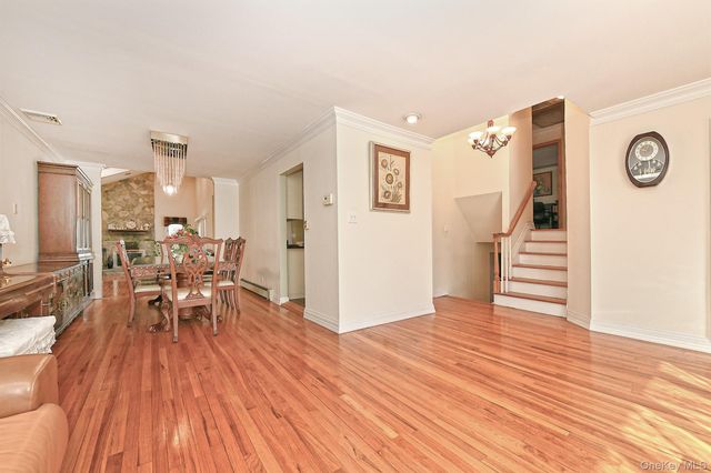 12 Oak Drive, Plainview, NY 11803