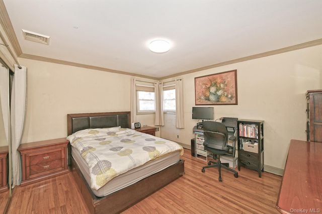 12 Oak Drive, Plainview, NY 11803