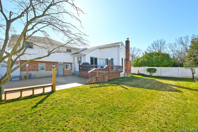 12 Oak Drive, Plainview, NY 11803