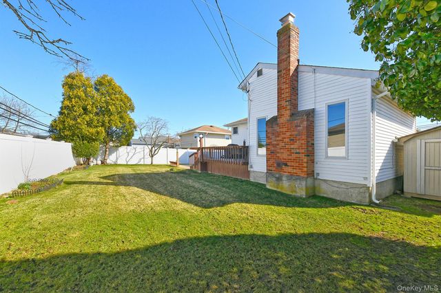 12 Oak Drive, Plainview, NY 11803