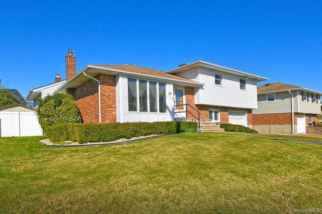 12 Oak Drive, Plainview, NY 11803