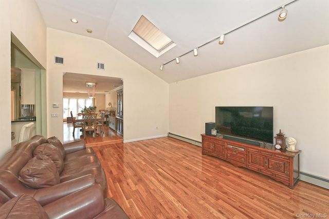 12 Oak Drive, Plainview, NY 11803