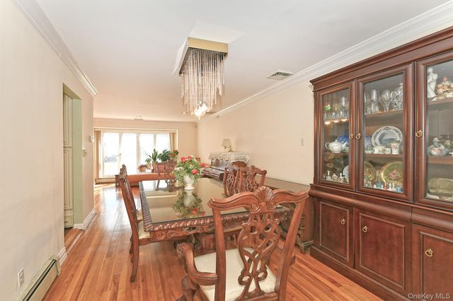 12 Oak Drive, Plainview, NY 11803