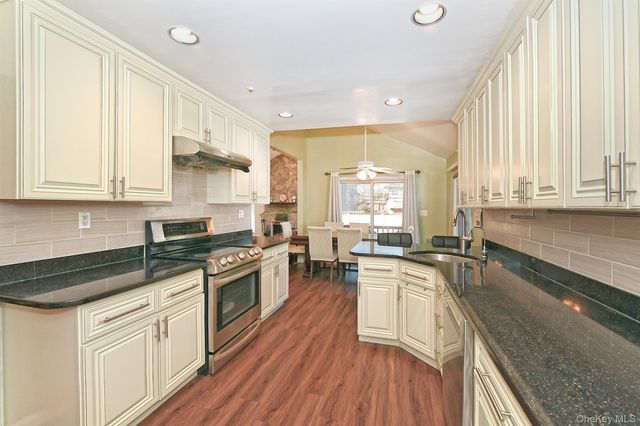 12 Oak Drive, Plainview, NY 11803