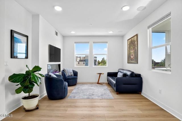 1230 E Thompson Boulevard 107, Ventura, CA 93001