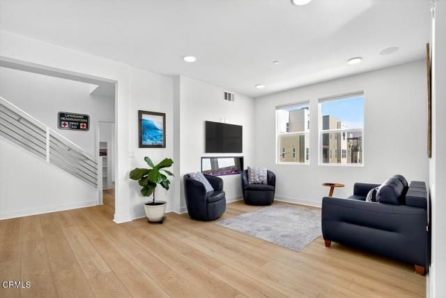 1230 E Thompson Boulevard 107, Ventura, CA 93001