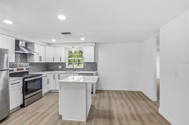 39252 HEIGHTS AVENUE, Zephyrhills, FL 33542