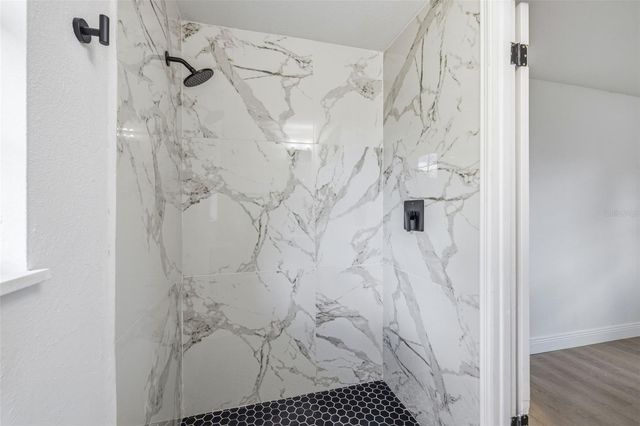 39252 HEIGHTS AVENUE, Zephyrhills, FL 33542