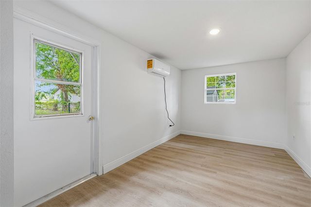 39252 HEIGHTS AVENUE, Zephyrhills, FL 33542