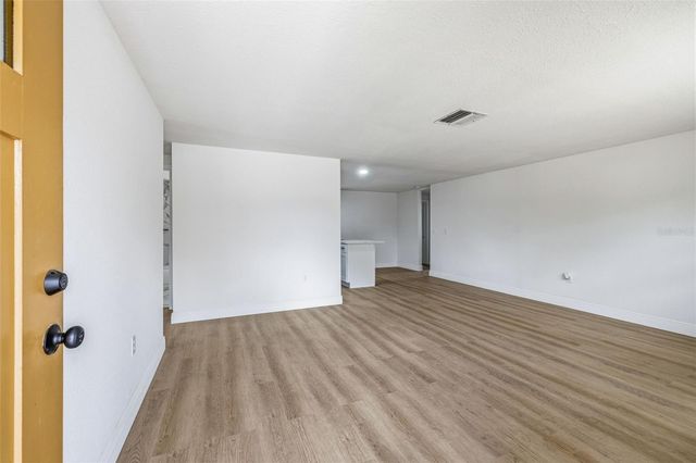 39252 HEIGHTS AVENUE, Zephyrhills, FL 33542