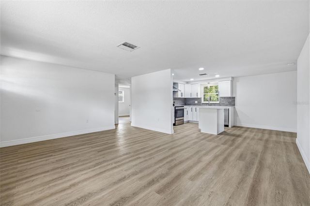 39252 HEIGHTS AVENUE, Zephyrhills, FL 33542