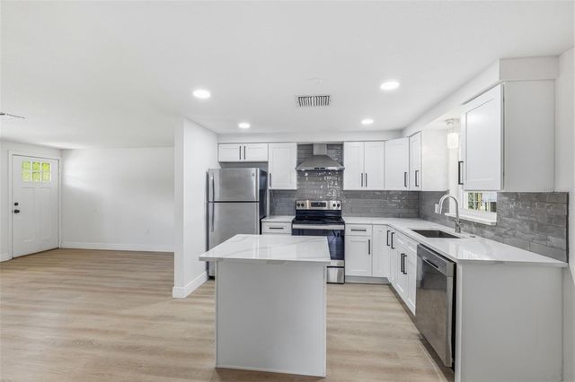 39252 HEIGHTS AVENUE, Zephyrhills, FL 33542