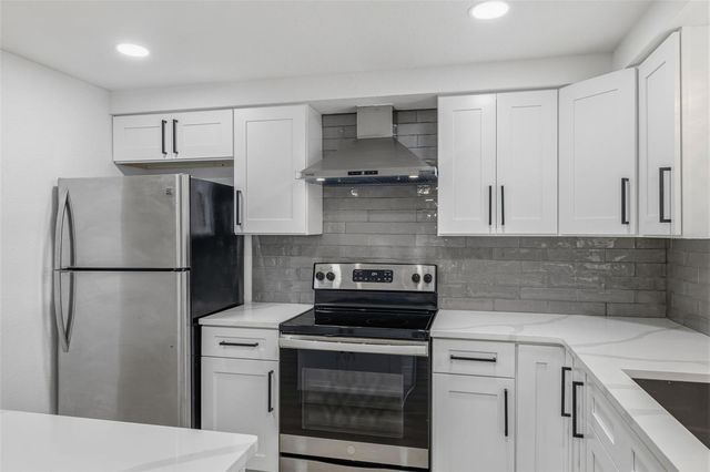 39252 HEIGHTS AVENUE, Zephyrhills, FL 33542