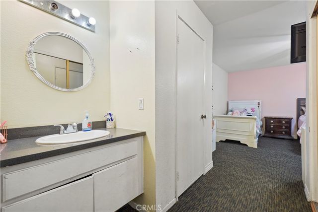 21219 Roscoe, Canoga Park, CA 91304