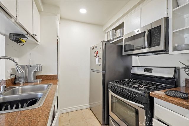 21219 Roscoe, Canoga Park, CA 91304