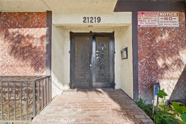 21219 Roscoe, Canoga Park, CA 91304