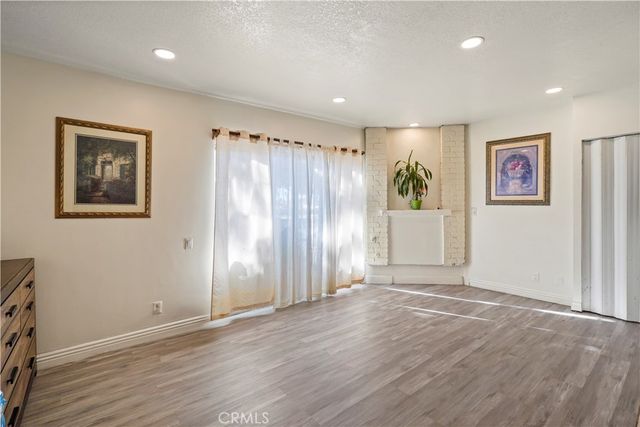 21219 Roscoe, Canoga Park, CA 91304