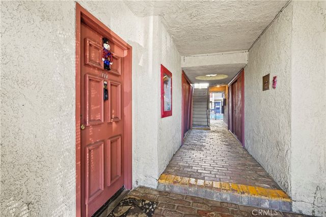 21219 Roscoe, Canoga Park, CA 91304