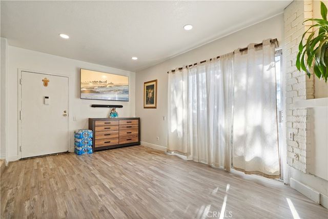 21219 Roscoe, Canoga Park, CA 91304