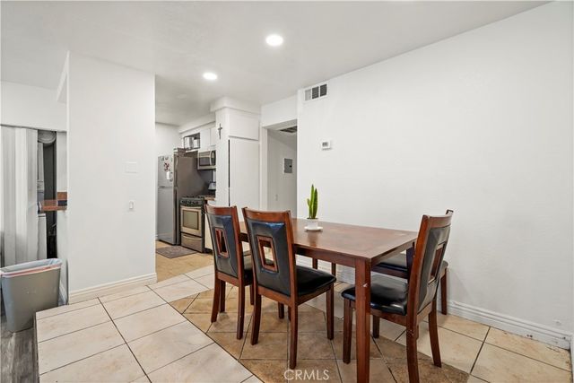 21219 Roscoe, Canoga Park, CA 91304